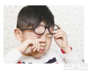 小孩子易患近視4大原因引起