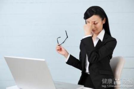 眼睛干澀視力模糊你會使用什麼眼藥水