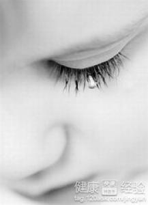 生孩子後左眼總無緣故的流淚該怎麼治療