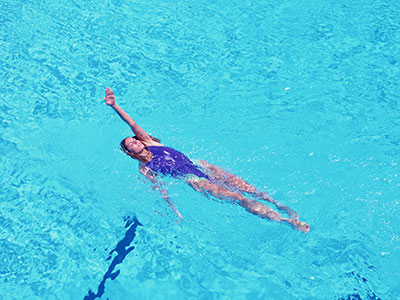 天熱"紅眼病"進入高發期 洗海澡游泳最易感染