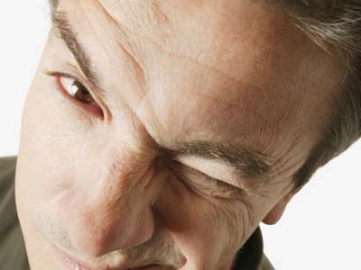 眼睛充血疼痛 可能是流行性角膜炎