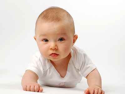 寶寶眼睛眨不停 可能是患角膜炎