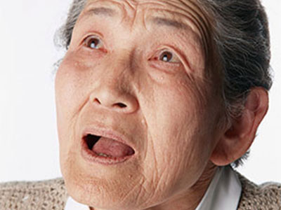 解析老年黃斑變性的常見症狀