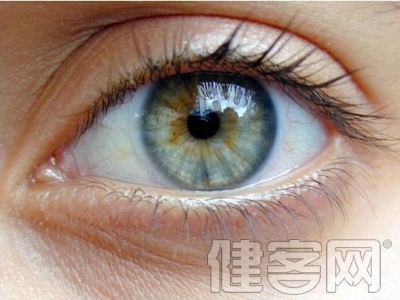 注意，黑眼圈的顏色告訴你是哪種疾病