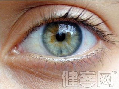 注意,黑眼圈的顏色告訴你是哪種疾病