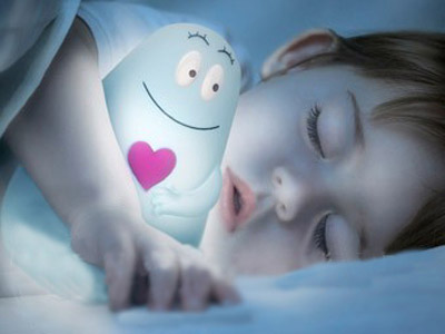 小孩開燈睡覺可誘發白內障