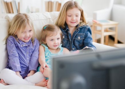 電視放得太高易致小孩遠視 青少年遠視的調節力變化