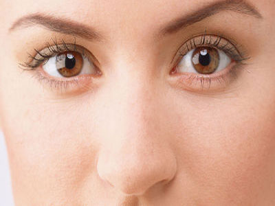如何護理眼部酸鹼化學傷患者？