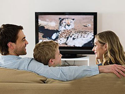 孩子愛看電視！怎樣才不易近視？