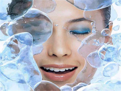 流動涼水洗臉保護視力