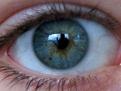 白眼球有血絲 適度用眼才能有助眼睛保護