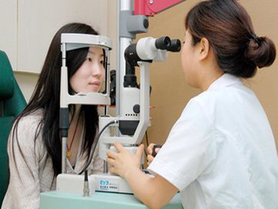 做近視手術後該如何護理眼部