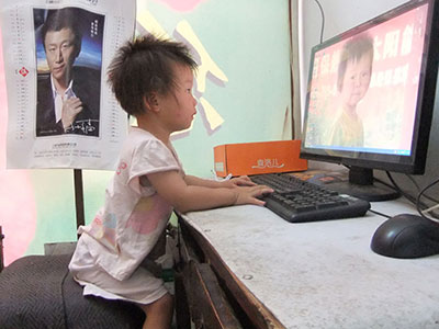 3成孩子每天長時間盯屏幕 兒童節目應加注護眼提示