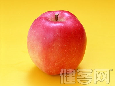 蘋果可去除腎虛引起的黑眼圈