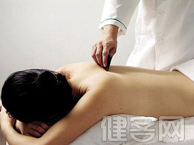 治療麥粒腫的方法:中醫刮痧