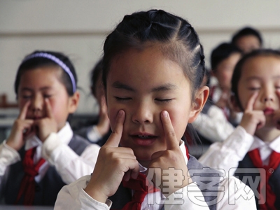 預防青少年近視 做眼保健操有效嗎？