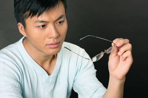 准分子激光術安全嗎？很多人了解到准分子激光近視是激光在眼部的手術，所以對於手術的安全性比較看重，那麼准分子激光術安全嗎？也就成為了人們比較關注的問題，那麼准分子激光術到底安全嗎？上海仁愛醫院眼科專家為您介紹；