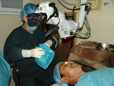 眼科專家提醒：合理選擇近視手術方式