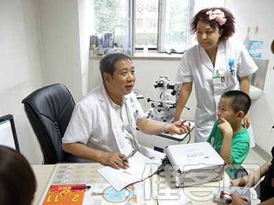 弱視應該正確佩戴眼鏡