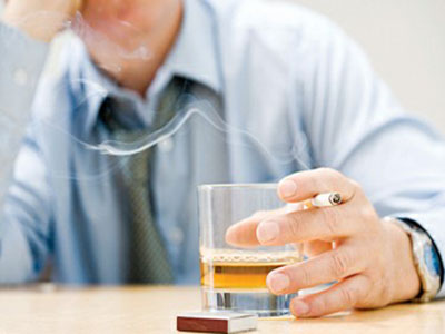 吸煙也是誘發白內障的原因之一