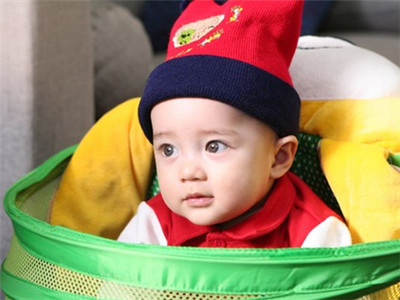小兒“大小眼”謹防白內障