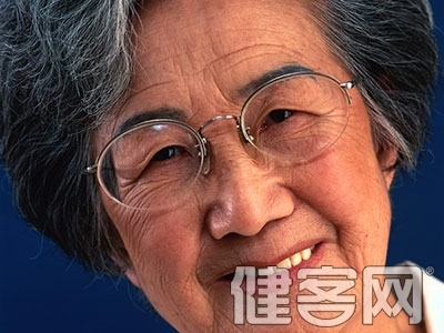 老人治療白內障手術為最佳途徑