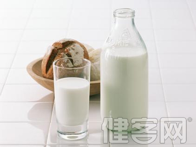 喝牛奶誘發白內障，有什麼依據?