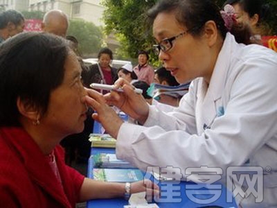 白內障會引起哪些問題？