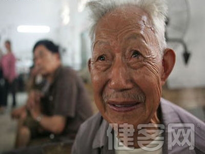 補充維C可降低白內障風險