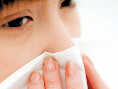 慢性淚囊炎致眼睛流淚 治療不及時可導致失明