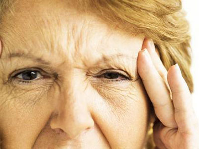 老年人眼皮下垂小心有嚴重疾病