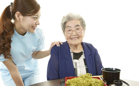 白內障患者的飲食宜忌有哪些 白內障適合吃什麼 白內障吃什麼好
