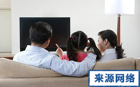看電視有哪些危害 看電視容易導致白內障嗎 白內障形成原因有哪些