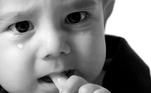 嬰兒常流淚是為什麼 嬰兒也會患青光眼嗎 青光眼的症狀