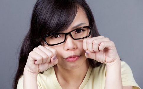 干眼症有什麼症狀 干眼症有哪些症狀 如何預防干眼症