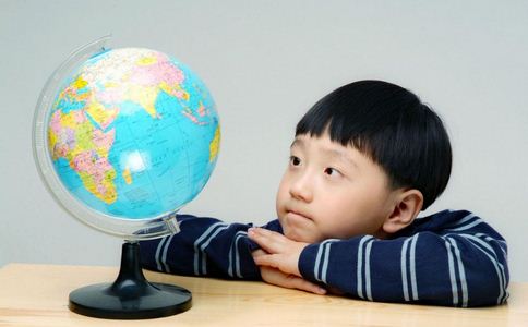 兒童斜視有什麼症狀 兒童斜視會有哪些早期征兆 兒童為什麼會斜視