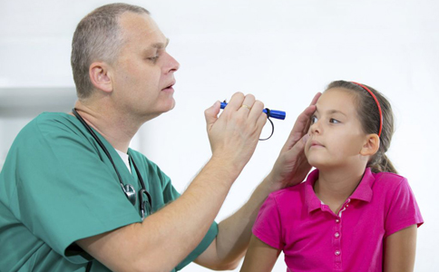 造成兒童斜視的原因 兒童斜視怎麼糾正 兒童斜視怎麼治療