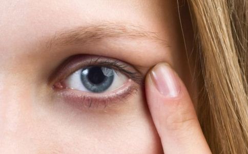近視會引起白內障嗎 近視的並發症有哪些 近視怎麼矯正