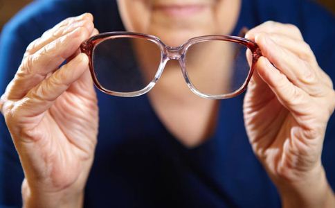 遠視是老花眼嗎 遠視與老花眼有什麼區別 遠視有什麼症狀