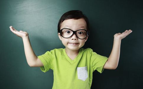 如何區分真假近視 假性近視有什麼症狀 假性近視如何矯正