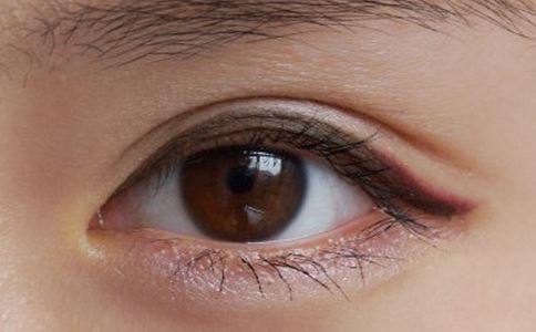 眼睛散光是什麼症狀 散光是什麼症狀 散光什麼症狀