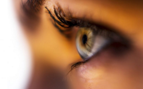 近視眼激光手術有什麼後遺症 近視眼手術真能恢復嗎 預防近視眼的方法