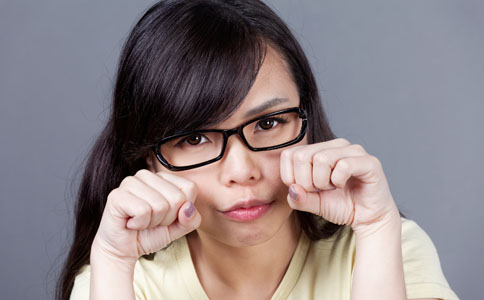 高度近視的症狀有哪些 高度近視吃什麼好 吃什麼能改善近視