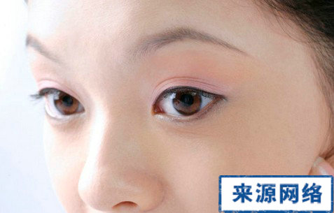 眼睛長脂肪粒怎麼辦 眼霜 脂肪粒 眼霜 長脂肪粒