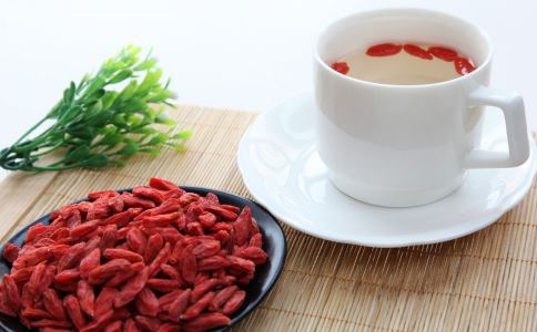 哪些花茶能保護眼睛 辦公室喝什麼花茶能護眼 護眼的食物有哪些