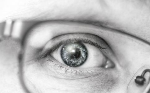 眼底黃斑病變能治好嗎 黃斑病變能不能治好 黃斑病變什麼原因引起