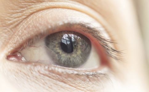 眼底黃斑病變能治好嗎 黃斑病變能不能治好 黃斑病變什麼原因引起