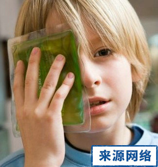 眼睛進沙怎麼辦 眼睛腫了怎麼辦 眼外傷處理方法